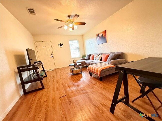 Photo - 1008 Circle M Dr Unidad C