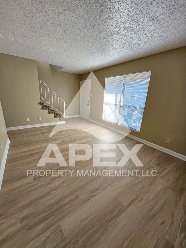 Photo - MOVE-IN SPECIAL, $1 RENT!! - Nice 2Bd - 1.5 Ba. Town House in West Knox off Cedar Bluff!