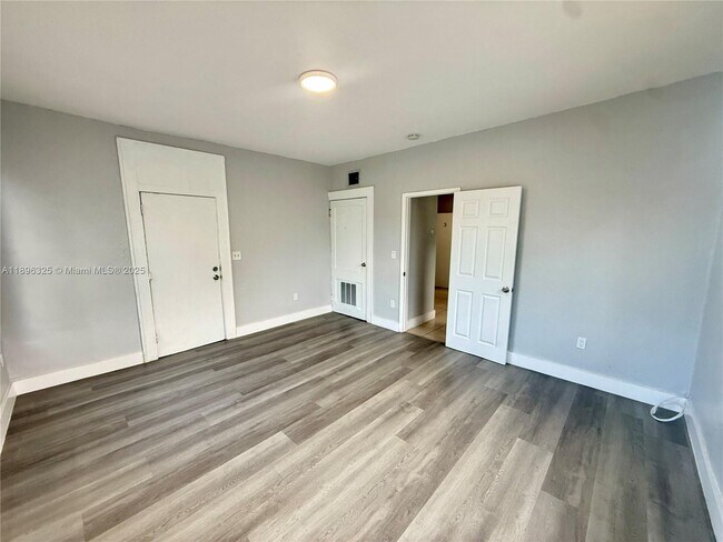 Photo - 301 SW 10th Ave Unidad 3