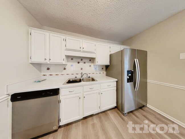 Photo - 437 Bradford Cir