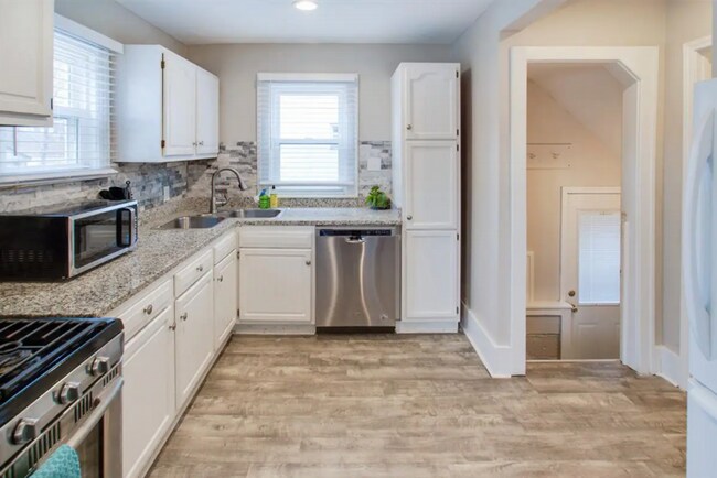 Photo - Move In Ready - 3 Bedroom 1.5 Bathroom Sin...