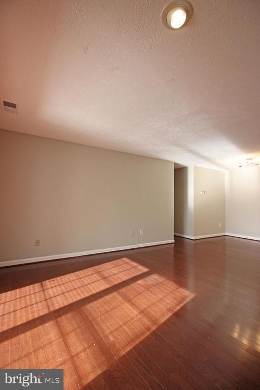 Photo - 10182 Oakton Terrace Rd Apartamento