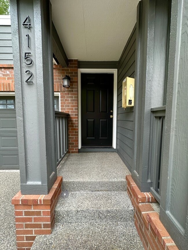 Photo - 2Bd/2.5Ba Issaquah Townhouse