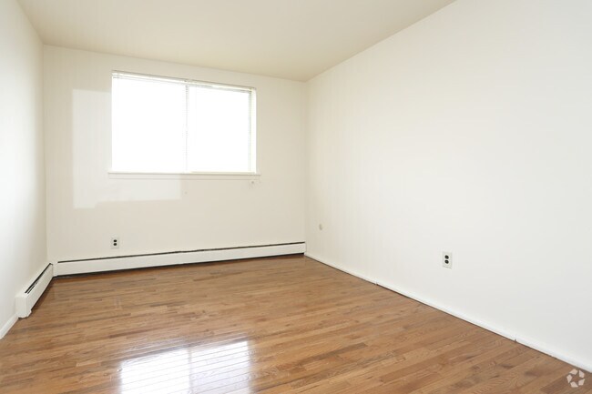 One Bedroom-Bedroom - Brentwood Gardens