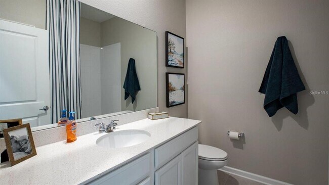 Photo - 643 Grove St