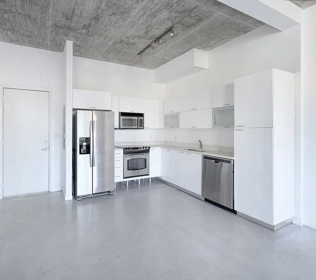 Photo - 234 NE 3rd St Unidad 705