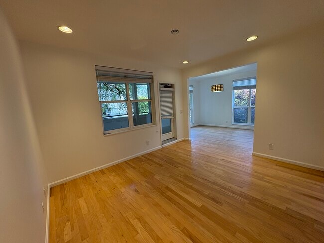 Photo - NW Everett Unit 3