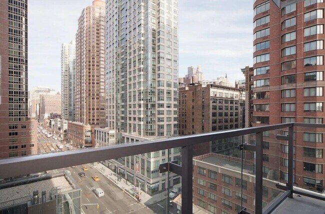 101 W 24th St Unit 12E