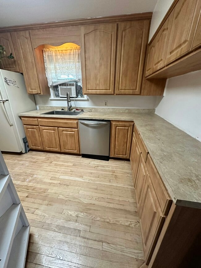 Building Photo - 99 S Lamar St