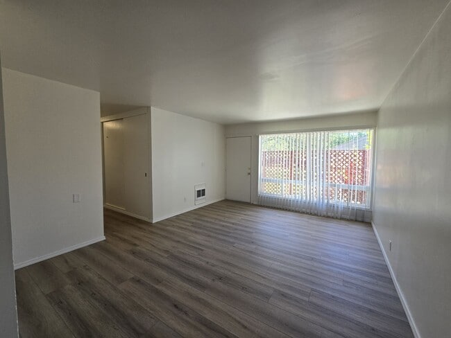 Photo - 751 NE Alameda Ave