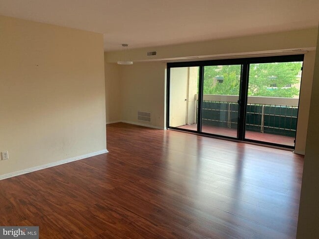 Building Photo - 6141 Leesburg Pike Unit 603 Rental