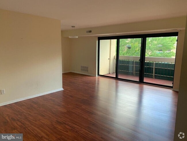 Building Photo - 6141 Leesburg Pike Unit 603 Rental