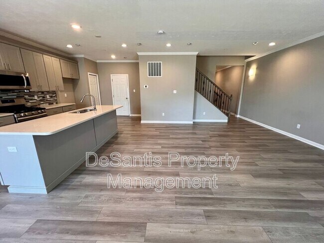 Photo - 2105 Canterbury Dr