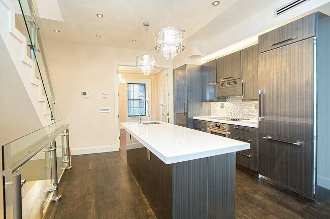 Photo - East 39th Street