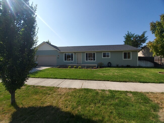 Building Photo - Great Family Home