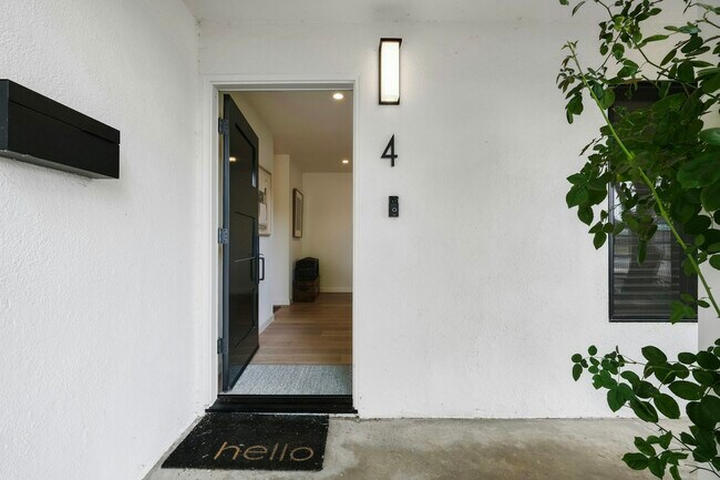 4 Arch Way