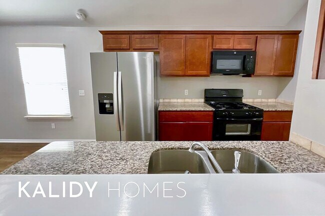 Photo - 621 Christian Ln