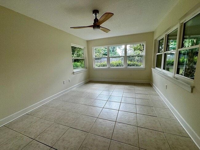 Photo - 2236 Northland Rd