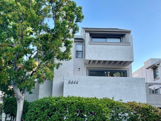 Plano de planta - 105 Hayesbury Drive - 2.º piso - 8444 Via Sonoma Unidad #85