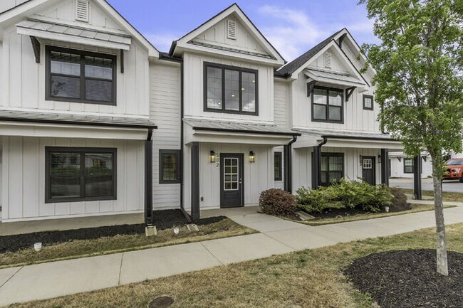 Building Photo - Modern 2-Bed, 2.5-Bath Townhouse Gem with ...