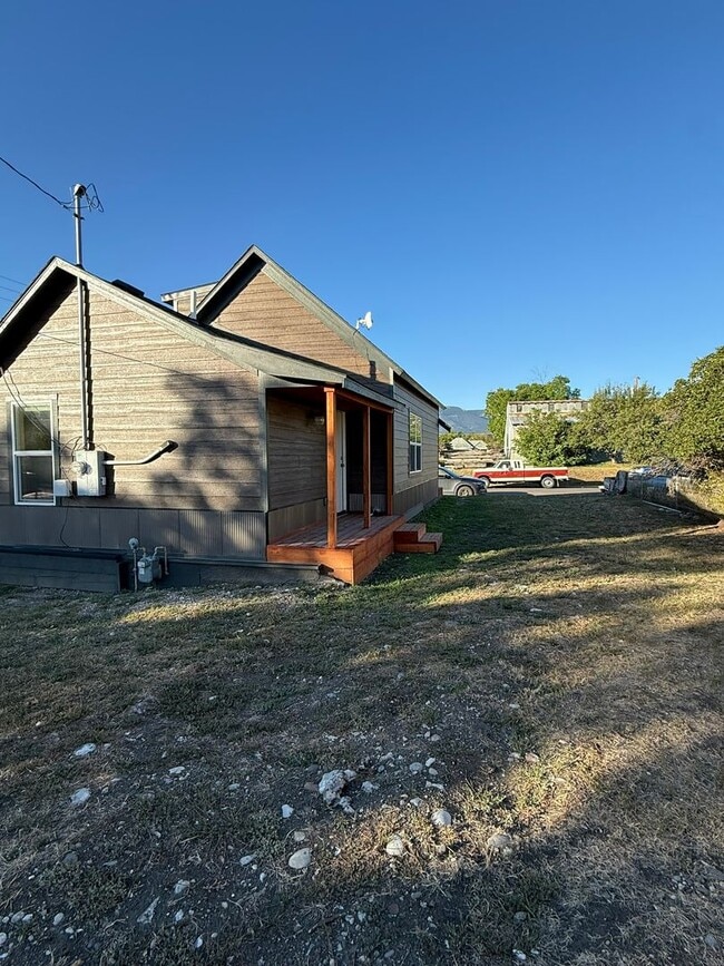 Photo - 104 N K St