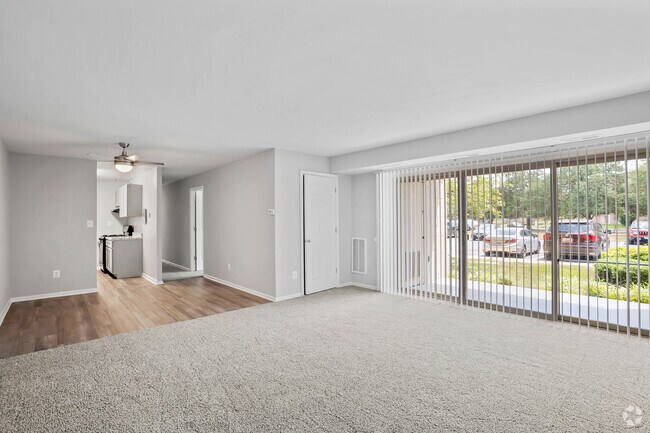 3BR, 2BA - 957SF