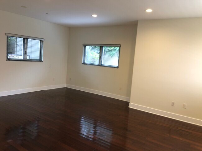 Photo - 408 Cameron Pl Unidad D