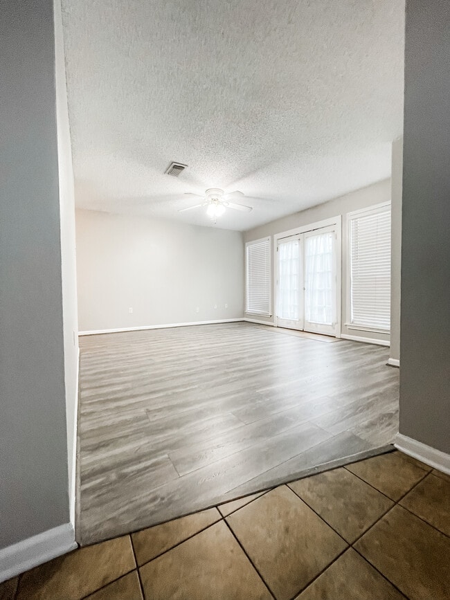 Photo - 219 N French Quarter Dr