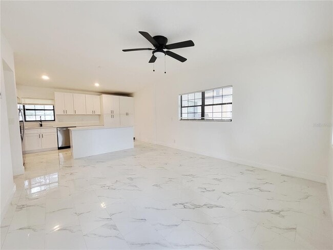 Photo - 2511 Drake Dr