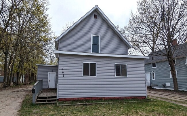 Building Photo - 247 W. Southern. large 2 bedroom house