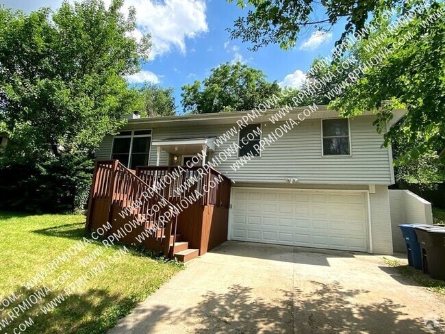 Building Photo - 713 SE Hackley Ave Rental
