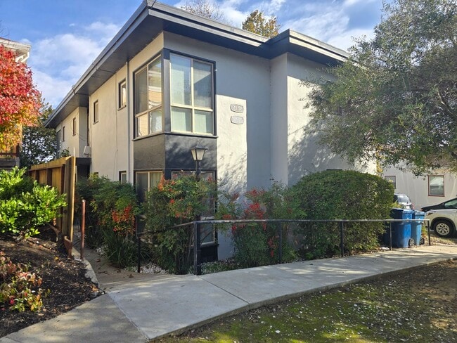 Photo - Beautifully Remodeled 2nd Floor Unit near downtown Martinez...