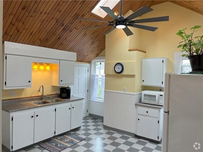 Building Photo - 13 Newport Ave Unit 3 Rental