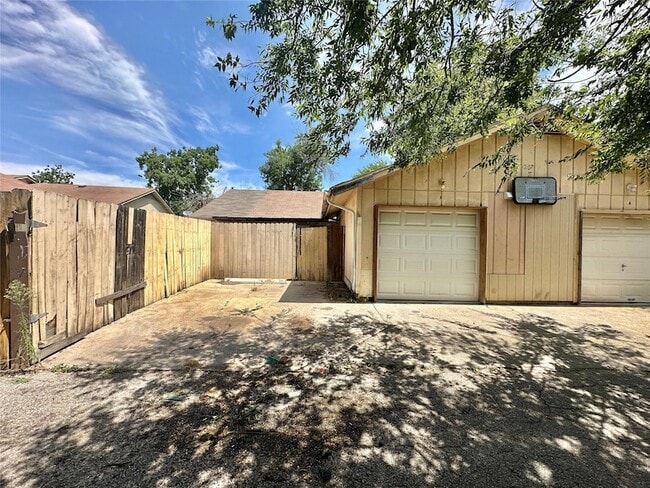 Building Photo - 207 W William Cannon Dr Unit B