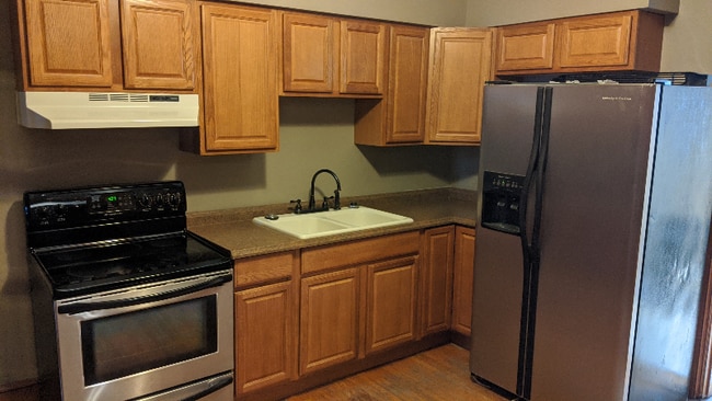 Building Photo - 127 1/2-38-32 E Main St