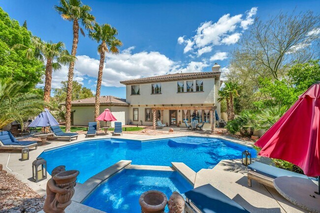 Photo - Fully Furnished Estate – Where Privacy Mee...