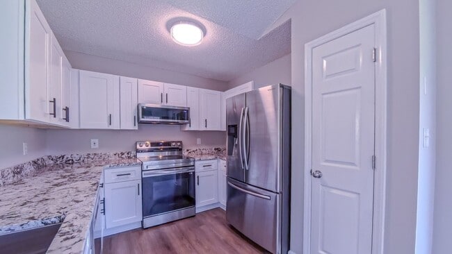 Photo - 4928 Silverdene St