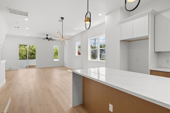 Photo - 3348 Sauer St