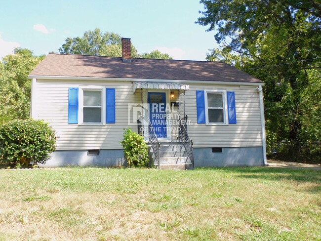 Adorable 2 BR/1 BA Home w/ Fenced Yard - Adorable 2 BR/1 BA Home w/ Fenced Yard