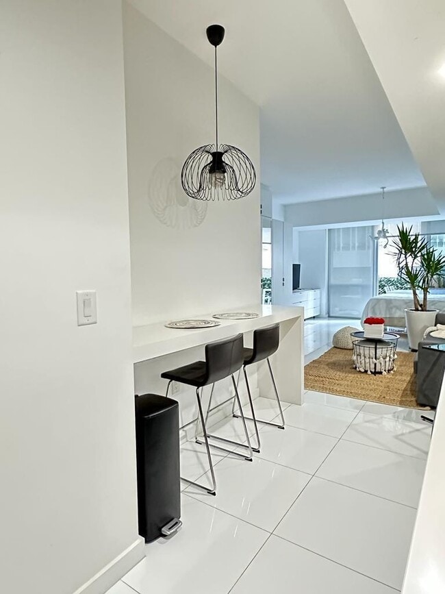 Photo - 851 NE 1st Ave Unidad 306