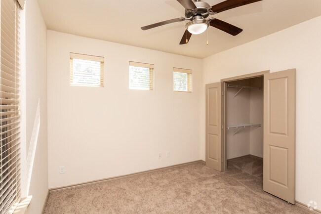 1BR, 1BA - 687SF "THE HORSESHOE"