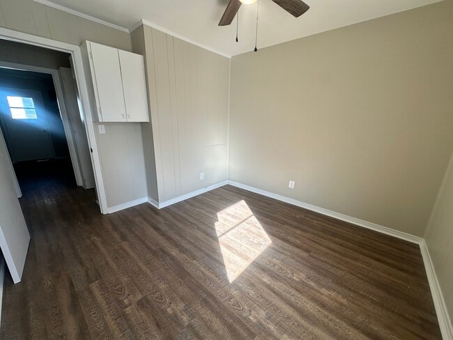 Photo - 1929 4th Ave N