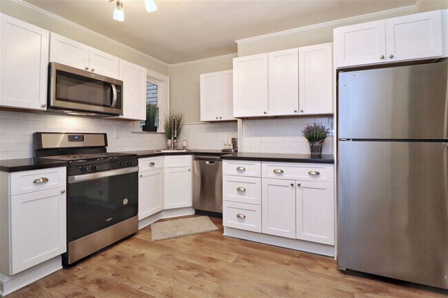 Building Photo - 63 Laidlaw Ave Unit 2R Rental