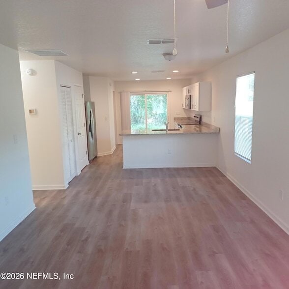 Photo - 916 W 9th St
