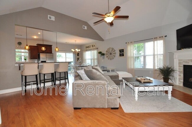 Photo - 156 Cottonham Ct