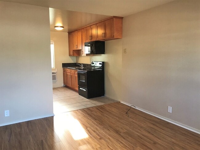 Photo - COMING SOON! Adorable studio in desirable Burbank area! Unit 405 #L