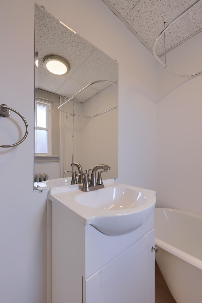 Photo - 40 W James St Unit 2