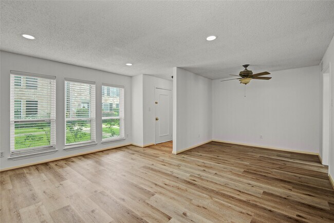 Photo - 1334 Country Pl Dr