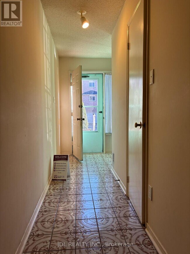 Photo - 65 Cottonwood Ct