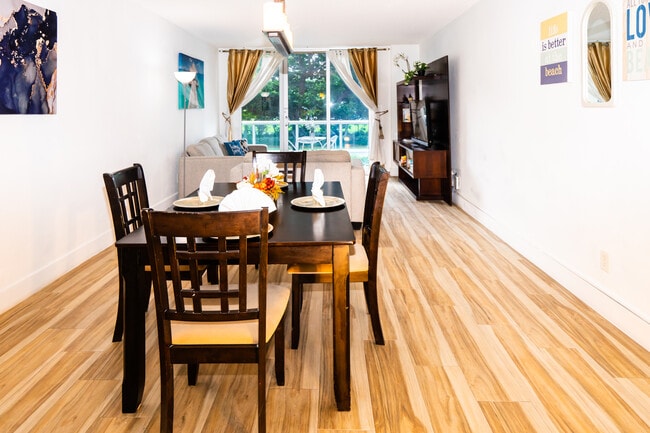 Building Photo - 19370 Collins Ave Unit 1